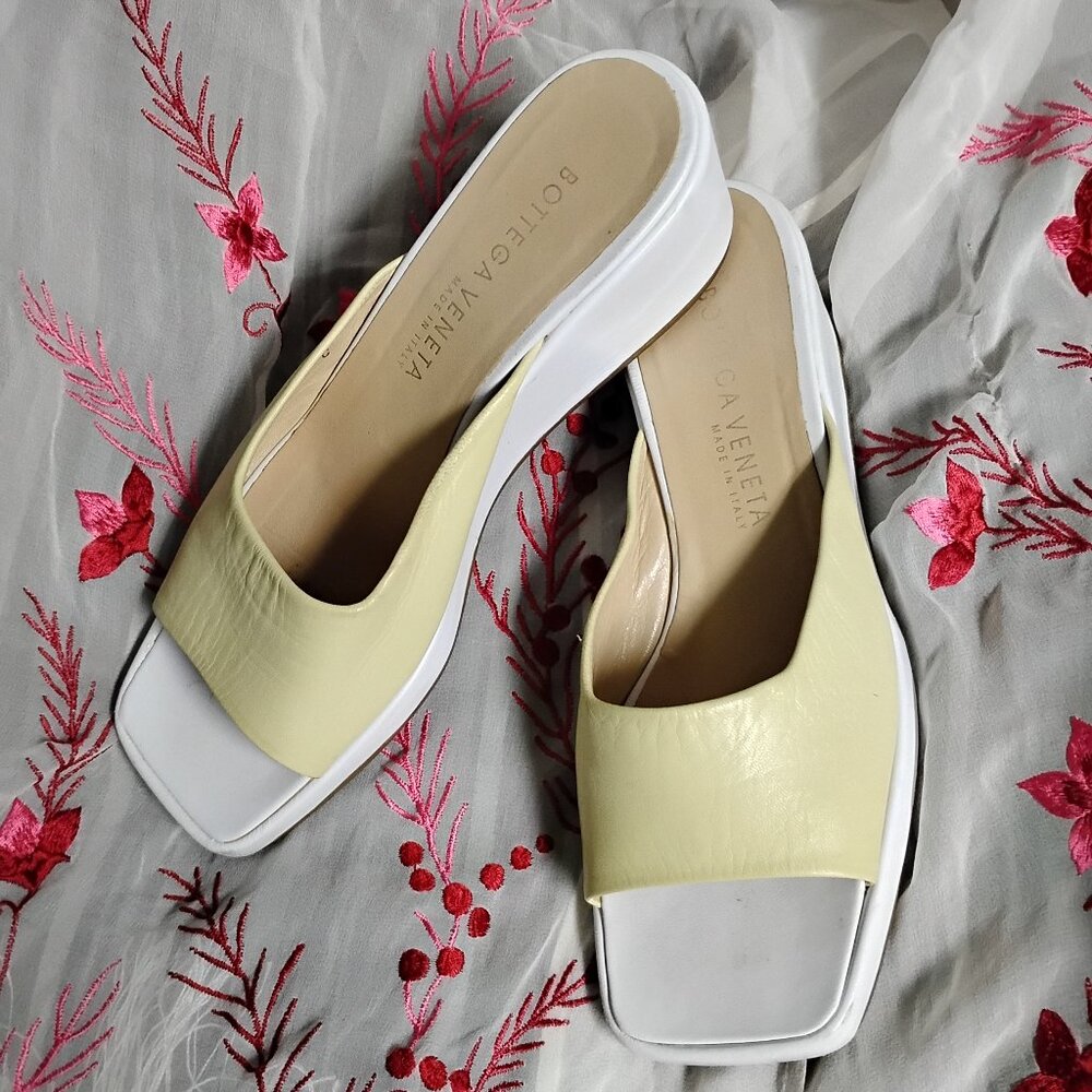 ❤️BOTTEGA VENETA Yellow/White Leather Low Wedge Slides Shoes 5 1/2 C